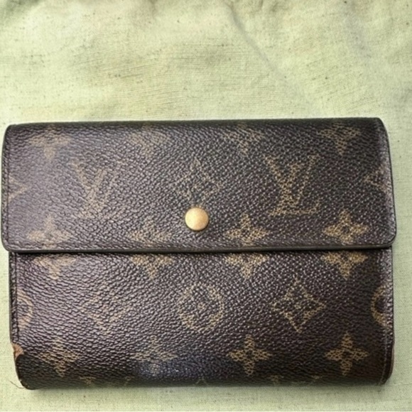 Authentic Louis Vuitton Porte Tresor Etui Papier Wallet Trifold. Medium